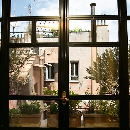Apartmán The Trastevere Painter Penthouse Řím